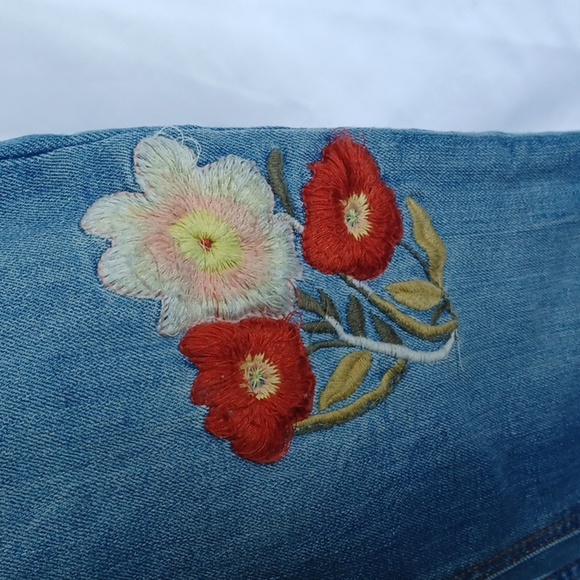 Zara floral embroidered distressed skinny ankle jeans, size 6 - Picture 3 of 6
